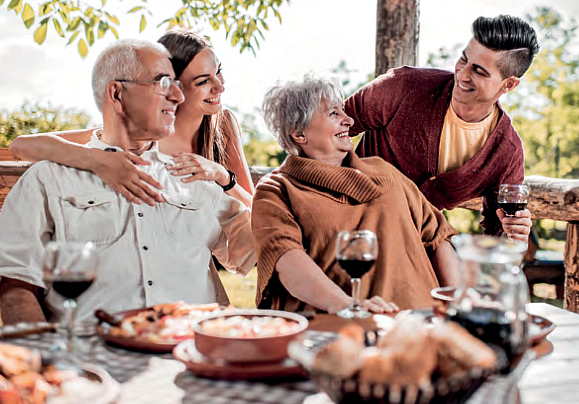 Familia disfrutando tiempo juntos durante la etapa de retiro
